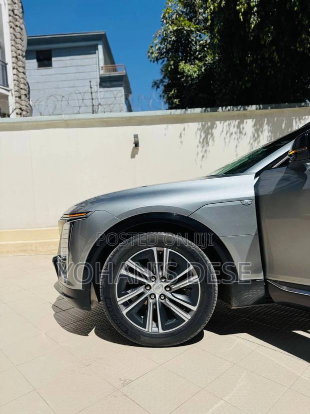 Cadillac Lyriq 2023 Silver