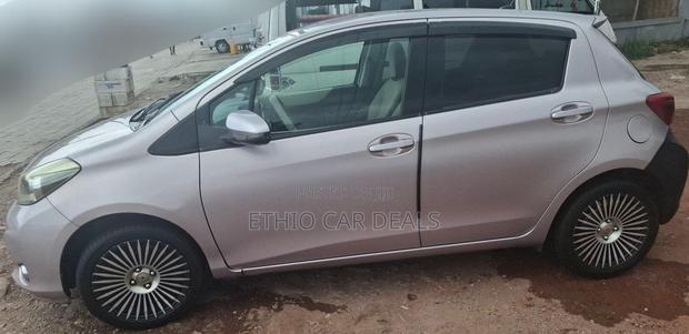 Toyota Yaris SE Hatchback 5dr 2012 Silver