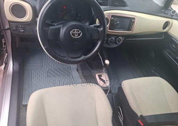 Toyota Yaris SE Hatchback 5dr 2012 Silver