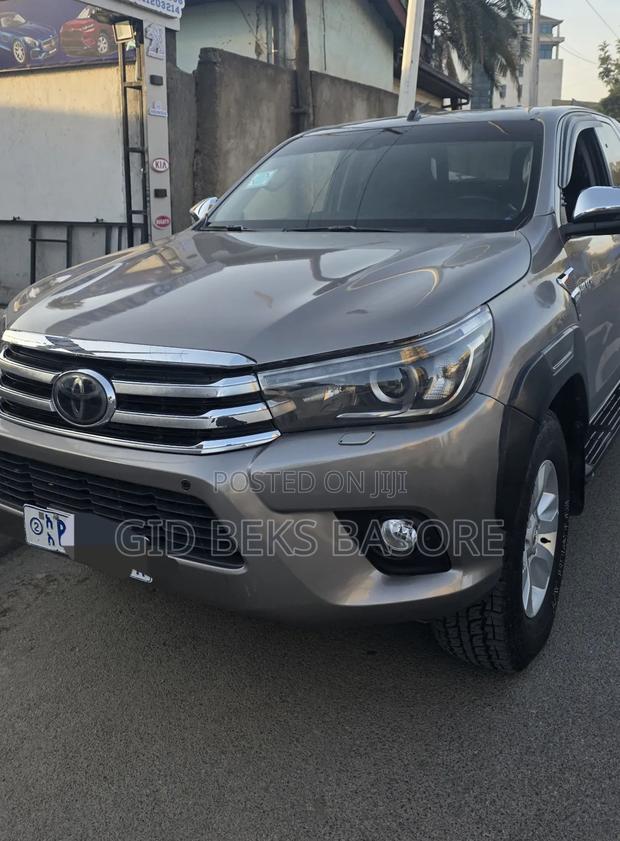 Toyota Hilux 2018 Gray