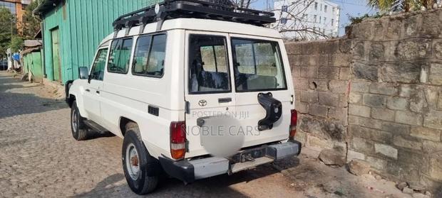 Toyota Land Cruiser 2011 White