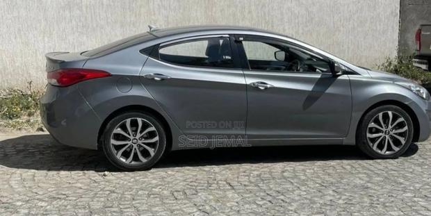 Hyundai Avante 2013 Silver