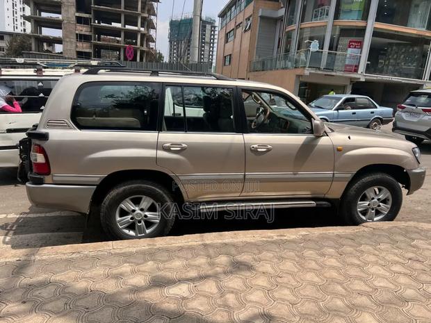 Toyota Land Cruiser 100 4.2 2006 Brown