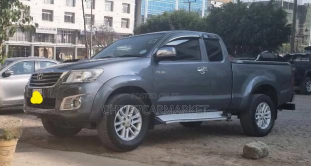 Toyota Hilux WORKMATE 4x4 2014 Gray