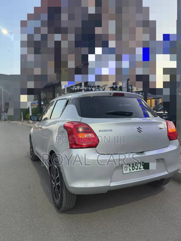 Suzuki Swift 2022 Silver
