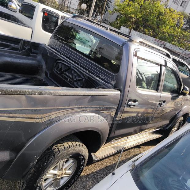 Toyota Hilux 2011 Gray
