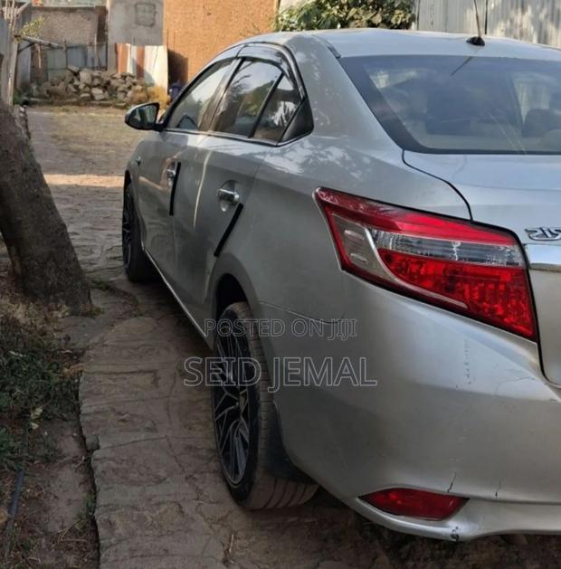 Toyota Yaris 2014 Silver