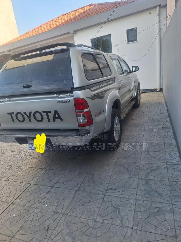 Toyota Hilux 2015 Purple