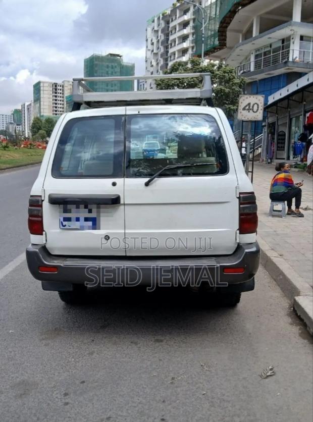 Toyota Land Cruiser 2004 White