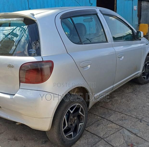 Toyota Vitz 2001 Teal