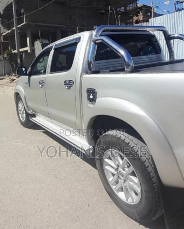 Toyota Hilux 2013 Teal