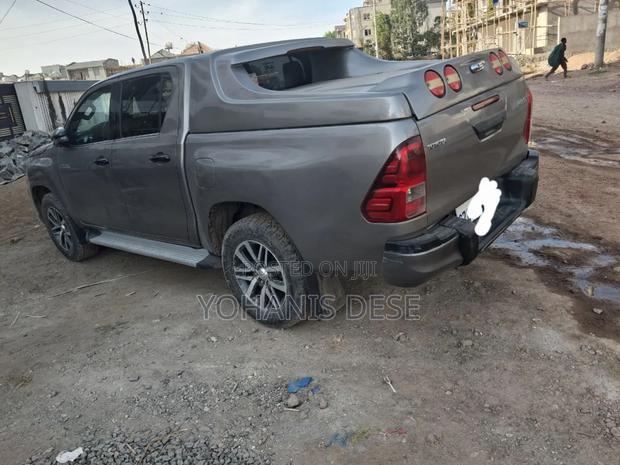 Toyota Hilux 2019 Pearl
