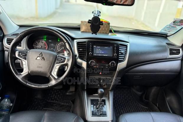 Mitsubishi L200 2022 Off white
