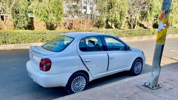 Toyota Platz 1.0 FWD 2001 White