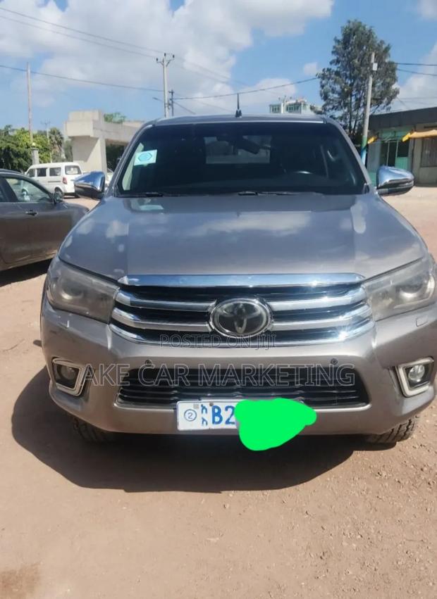 Toyota Hilux Revo Smart Cab Deisel 2.4 AWD 2018 Gray
