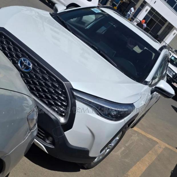 Toyota Corolla Cross Hybrid 2023 Ivory