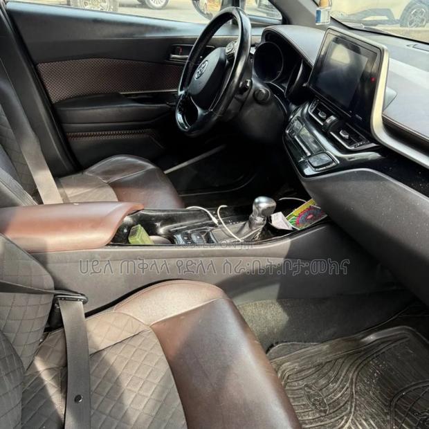 Toyota C-HR 2017 Brown