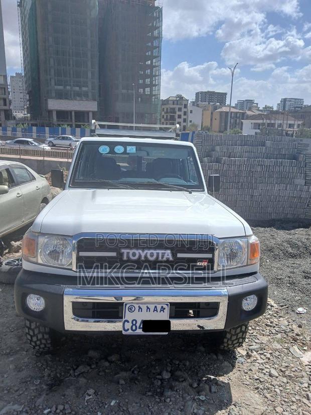Toyota Land Cruiser 2015 White