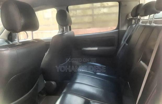 Toyota Hilux 2010 Silver