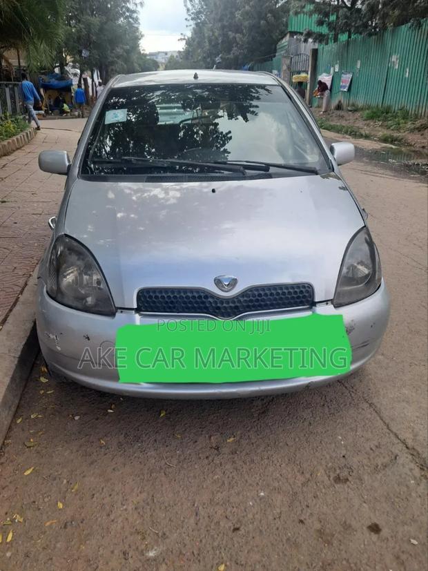 Toyota Vitz 2001 Silver