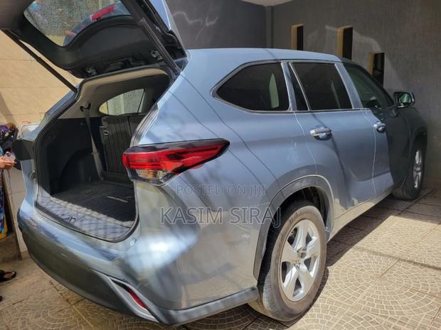 Toyota Highlander Hybrid Limited 2023 Blue