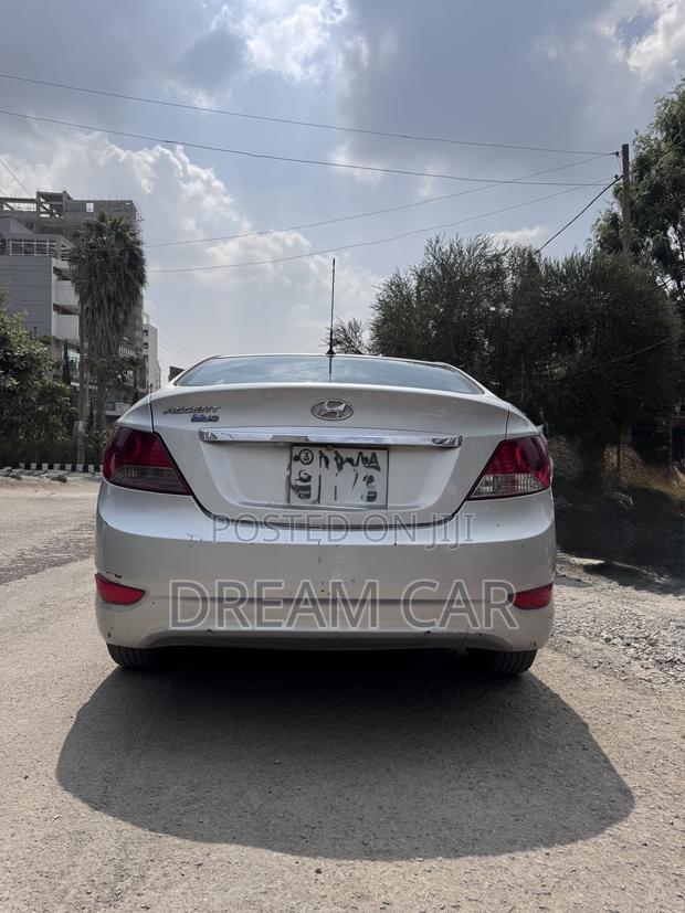 Hyundai Accent 2014 Silver