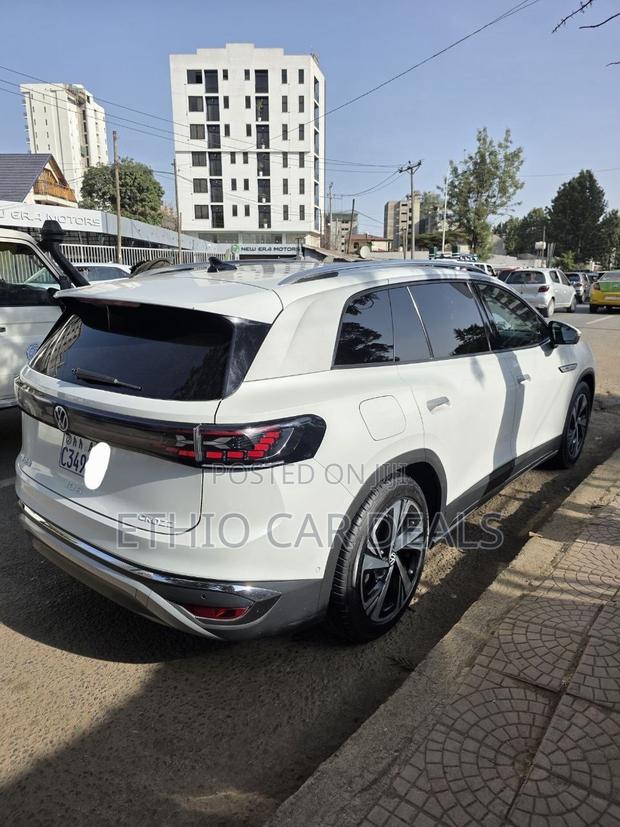 Volkswagen ID.6 2024 White