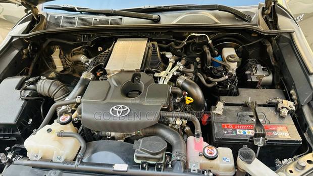 Toyota Hilux 2021 Gray