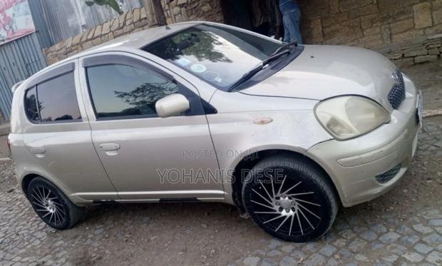 Toyota Vitz 2002 Beige