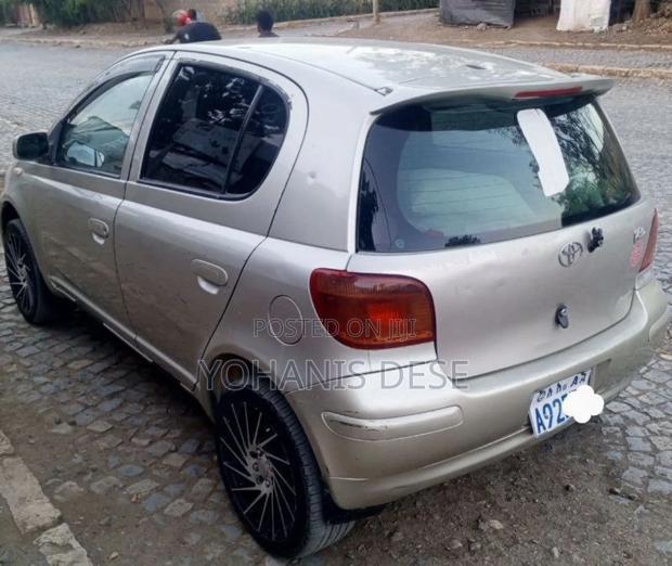 Toyota Vitz 2002 Beige
