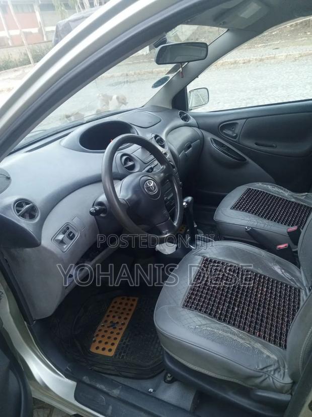 Toyota Vitz 2002 Beige