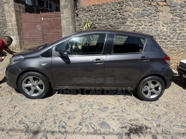Toyota Yaris LE Hatchback 5dr 2013 Black