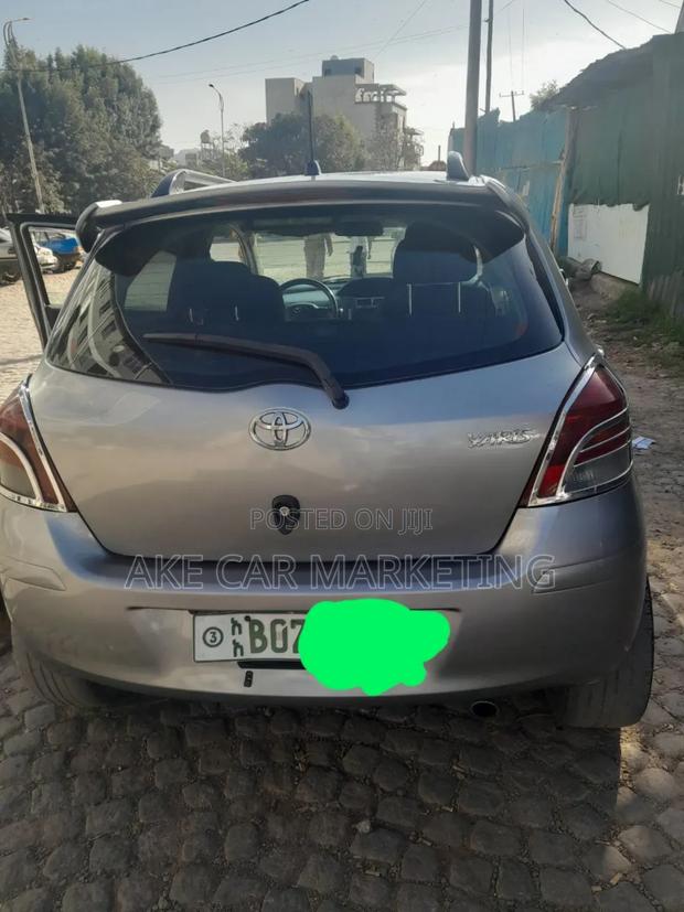 Toyota Yaris Base Sedan 4dr 2010 Silver