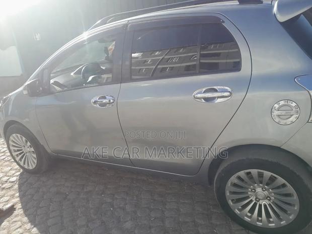 Toyota Yaris Base Sedan 4dr 2010 Silver