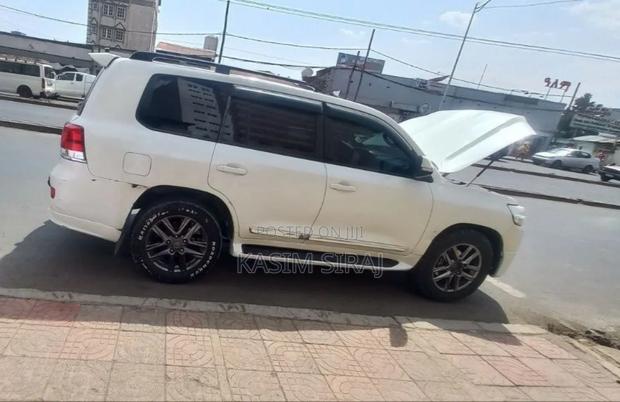 Toyota Land Cruiser 4.5 V8 TD STD 2011 White