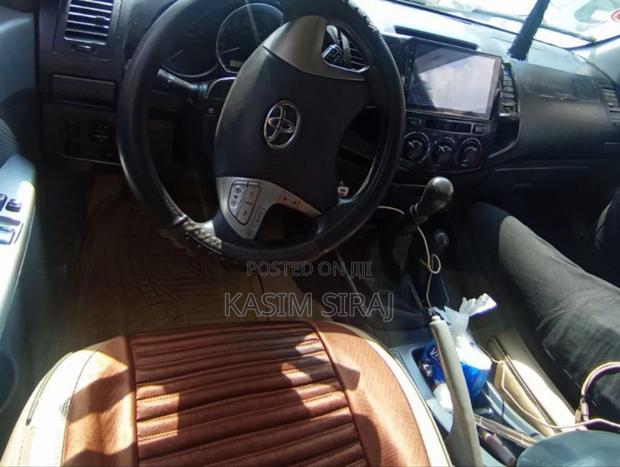 Toyota Hilux 3.0 D-4D 4x4 2013 Silver