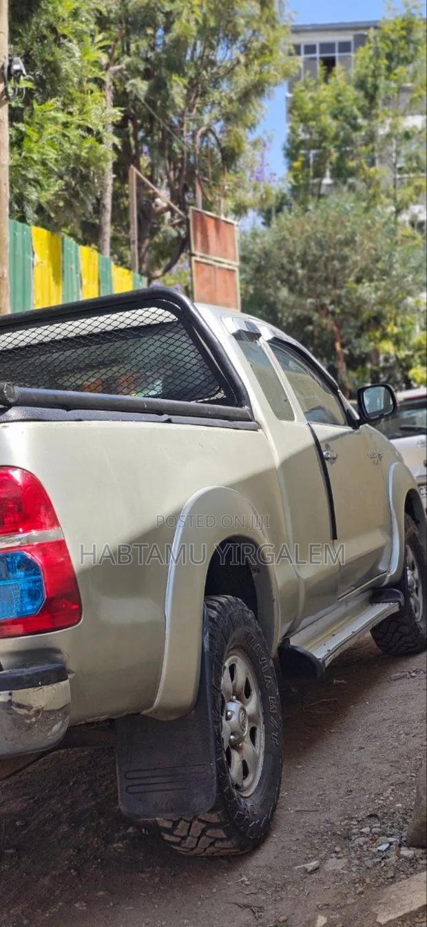 Toyota Hilux 2007 Gold