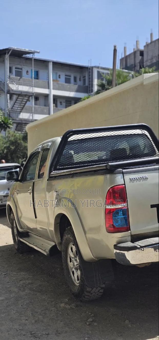 Toyota Hilux 2007 Gold