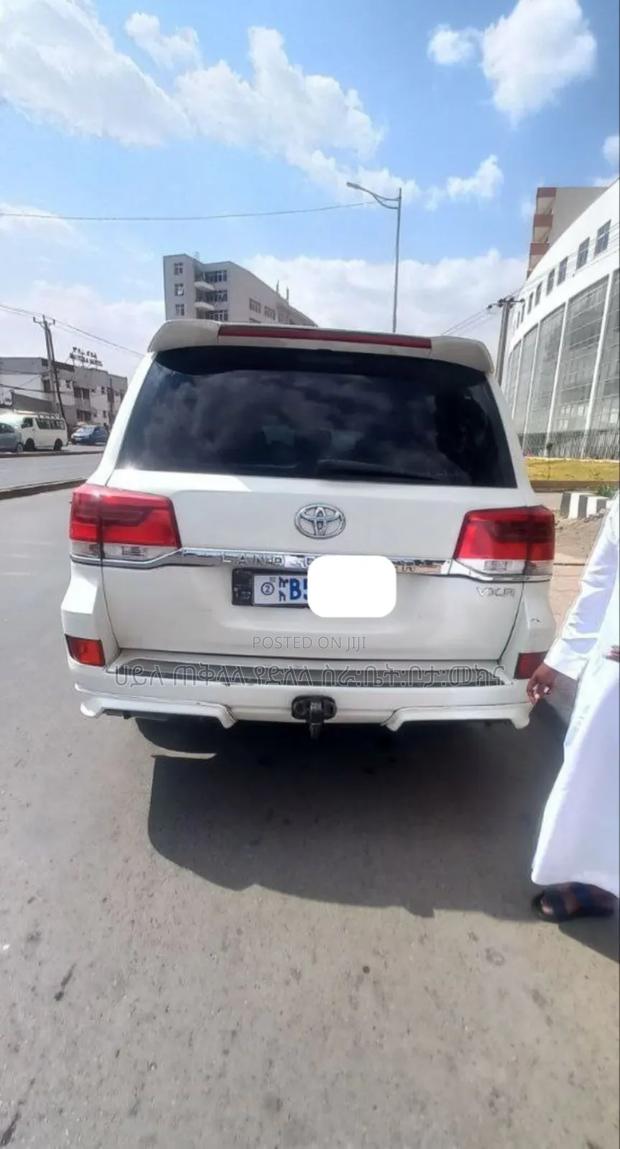 Toyota Land Cruiser 2012 Off white