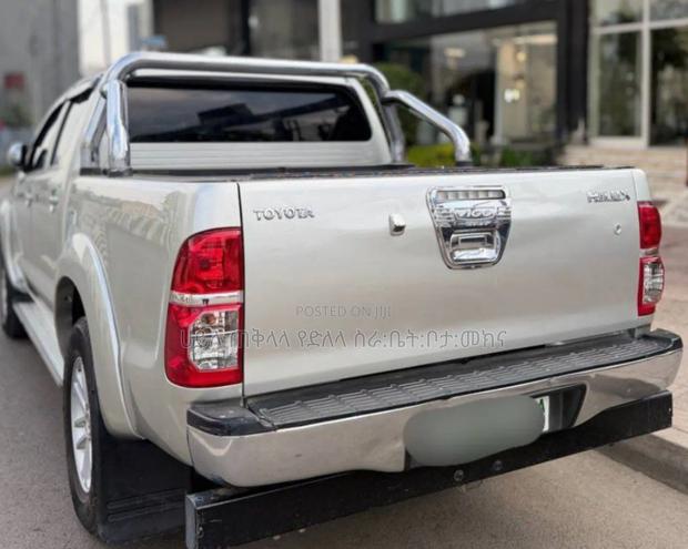 Toyota Hilux 2013 Gold