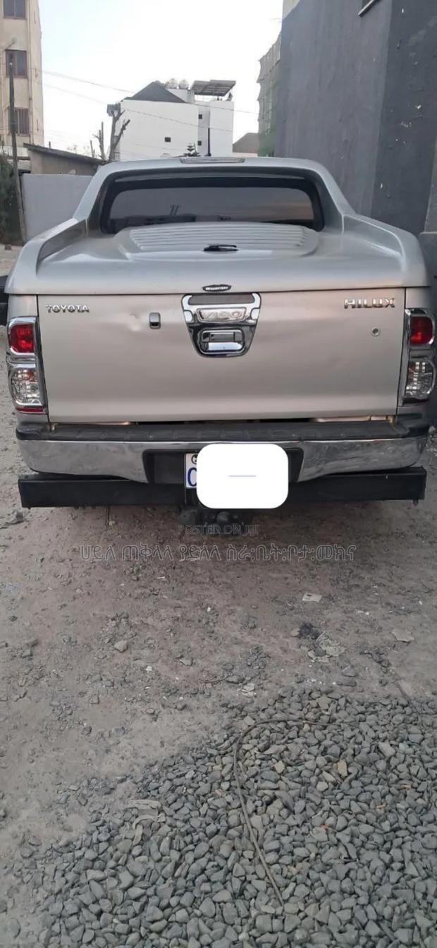 Toyota Hilux 2013 Silver