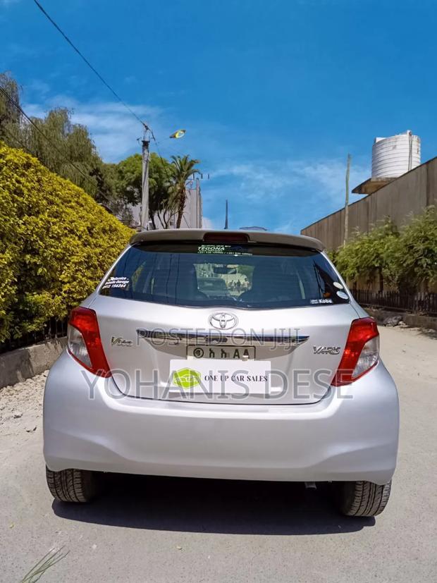 Toyota Yaris 2011 Gray