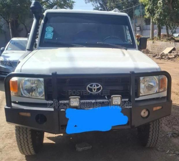 Toyota Land Cruiser 2017 White
