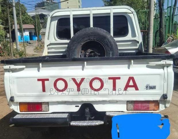 Toyota Land Cruiser 2017 White