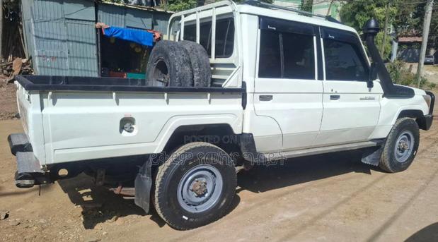 Toyota Land Cruiser 2017 White
