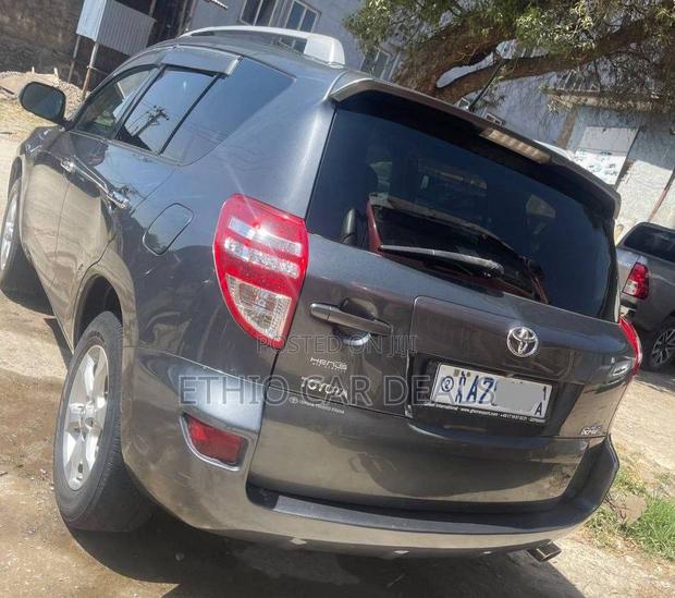 Toyota RAV4 2011 Matt Black