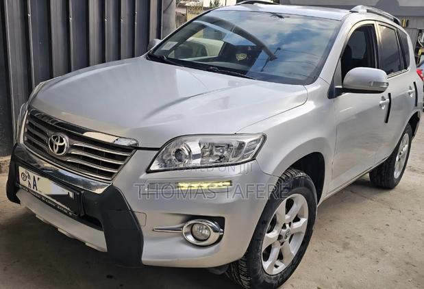 Toyota RAV4 2011 Silver