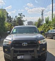 Toyota Tacoma 2018 Gray for sale