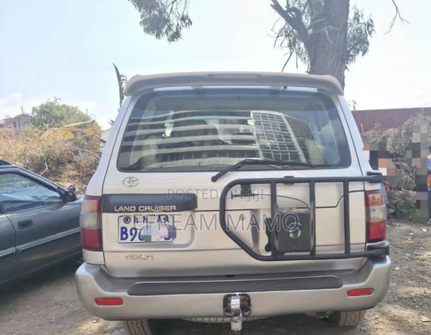 Toyota Land Cruiser 2006 Silver