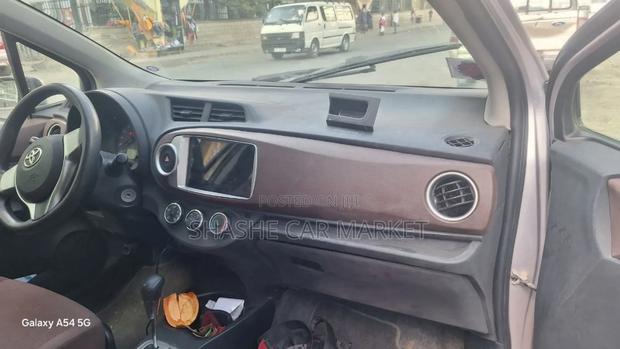 Toyota Yaris 2012 Silver